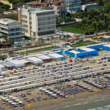 Residence Riccione Beach Apartments Bagian luar foto