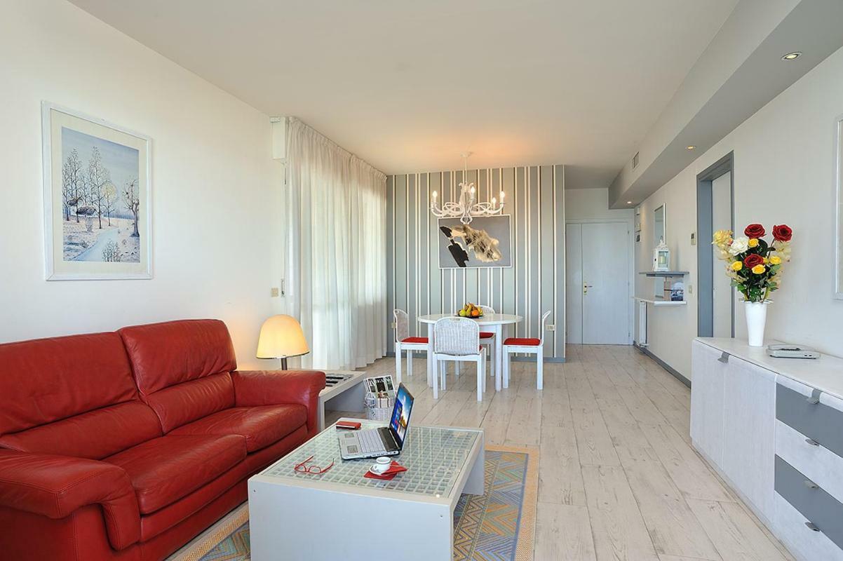 Residence Riccione Beach Apartments Bagian luar foto